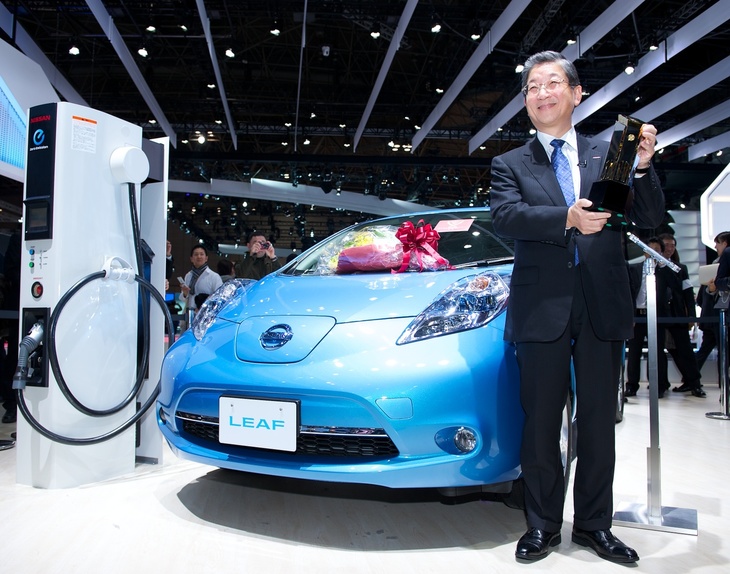 日産の量産型EV「リーフ」が2010年12月に発売されてから、はや11年半。どこでも充電スタンドが見られるようになる一方で、ガソリンスタンドの数は日増しに減少しつつある。
