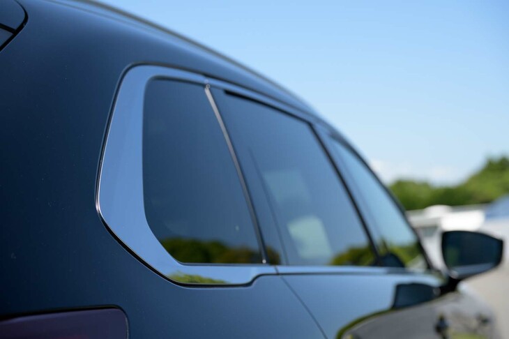 マツダCX-80 XDハイブリッド プレミアムスポーツ（ウィンドウモールディング）