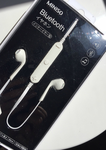 一見して日本ブランドかと見紛（まが）うほど日本語が多用されたパッケージ。その日本語の書体には、ちょっと前の中国製品のような“ぎこちなさ”はない。