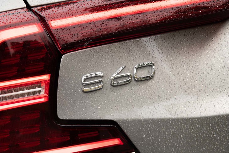 ボルボS60 T6 Twin Engine AWDインスクリプション