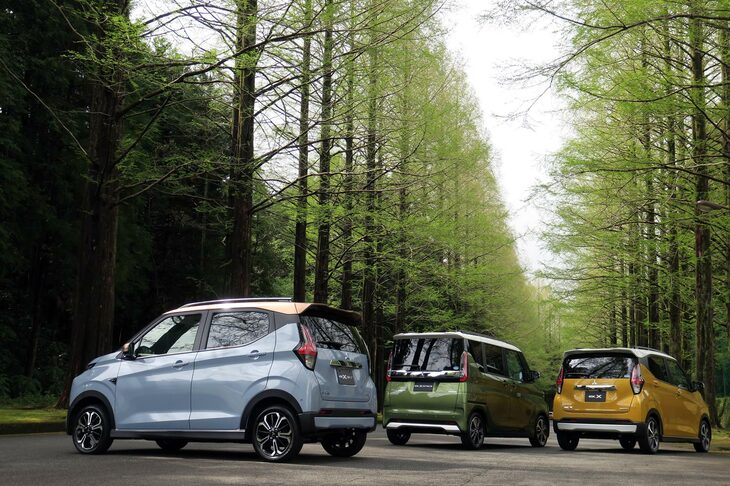 左から、「三菱eKクロスEV」と「eKクロス スペース」「eKクロス」。