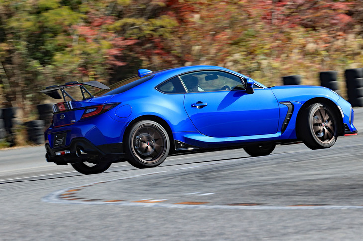 ノーマル車とは大きく異なる走行特性となっていた、「BRZ」のSTIパーツ装着車。自分にとっての「理想の走り」をイメージしつつ、装着する用品をチョイスしてほしい。