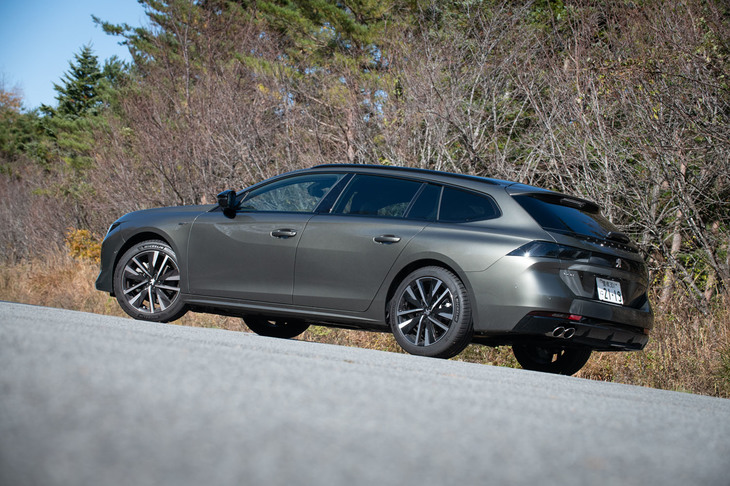 プジョーのDセグメントモデルである「508」シリーズ。「SW」はそのステーションワゴン版で、現行型は2018年9月のパリショーで発表された。日本では2019年6月に販売が開始されている。