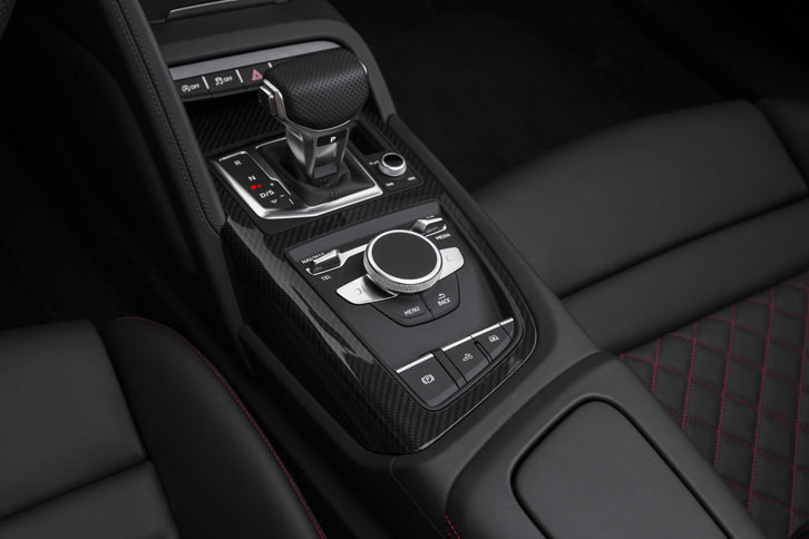 トランスミッションは7段のSトロニック（デュアルクラッチ式）。