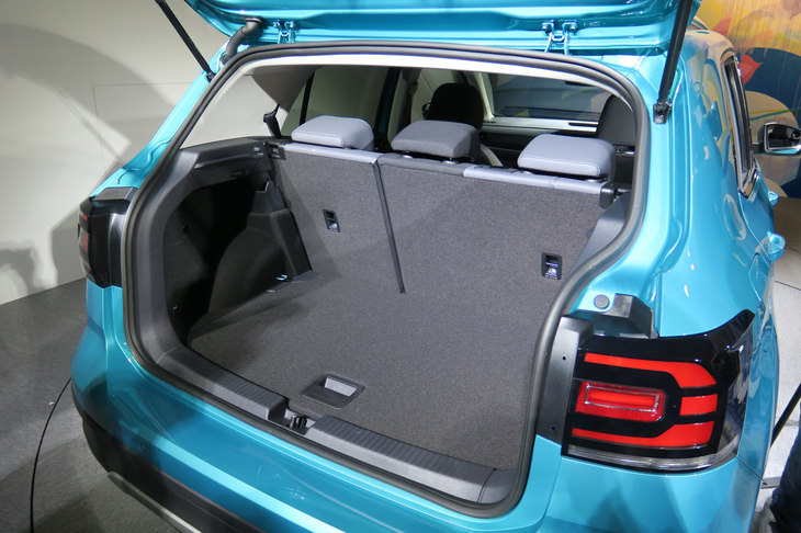 フォルクスワーゲンTクロスTSI 1stプラス（ラゲッジスペース）