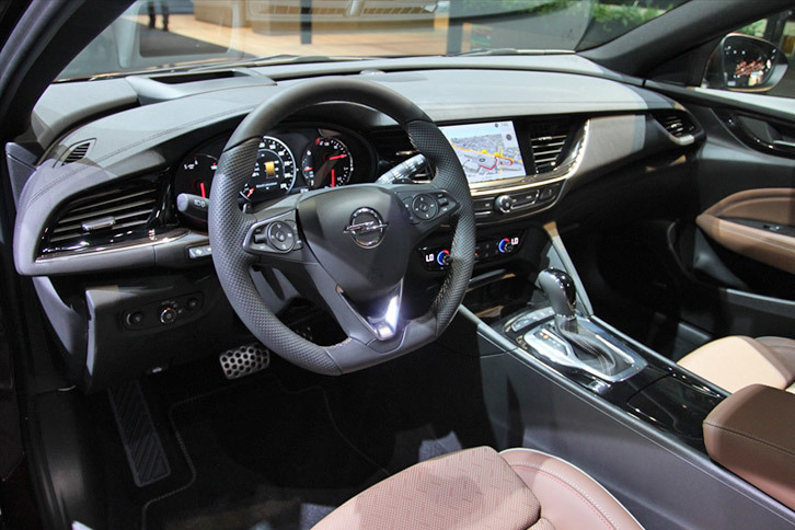 オペル・インシグニア カントリーツアラー（インテリア）