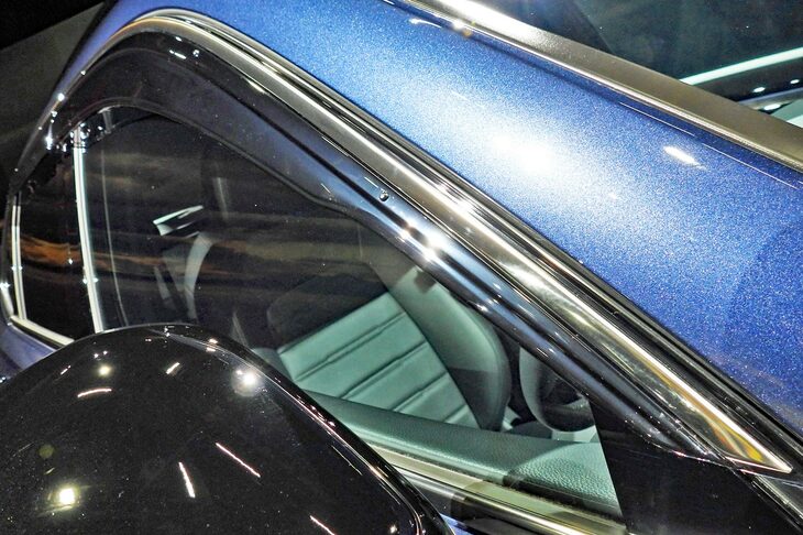 ホンダCR-V e：HEV RSブラックエディション ホンダアクセス用品装着車（ドアバイザー）