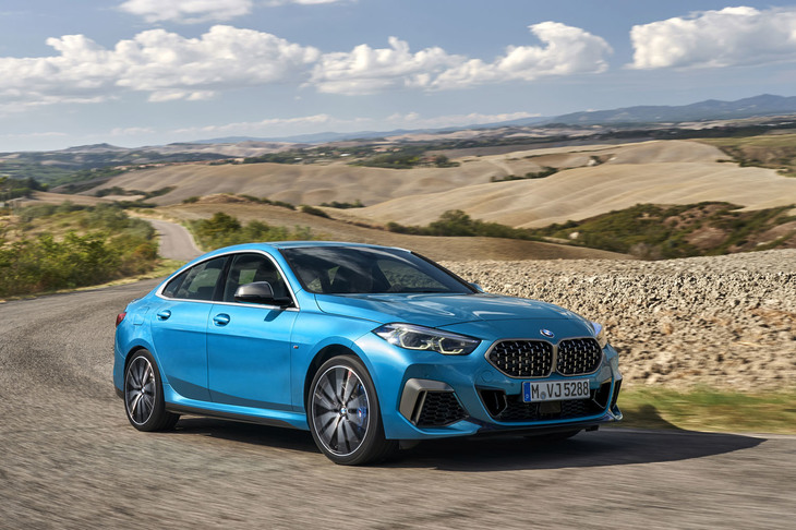 FF車用プラットフォームをベースに開発された、BMW初のコンパクト4ドアクーペ「2シリーズ グランクーペ」。