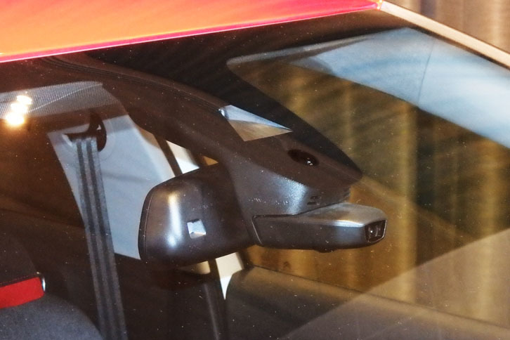 今回初めて採用されたフルHDカメラ「コネクテッドカム」。