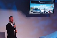 「バッティスタ」のテストドライブを担当した、元F1ドライバーのニック・ハイドフェルドも来場。そのパフォーマンスのすばらしさをアピールした。