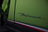 「ペルフォルマンテ」とは英語のパフォーマンスの意。かつて「ガヤルド」にも同名のモデルが存在し、少数が日本に輸入された。