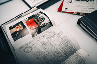 レストレーションの鍵となるのは、オリジナルの記録・資料である。そのため、これらのドキュメントの収集や整理、保存も、ポロストリコの重要な業務のひとつとされている。