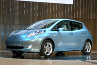 日産の新型電気自動車「リーフ」