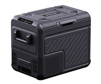 容量46リッターのTB7301XI（価格5万4800円）。37リッターモデルともどもシガーソケットからの給電方式を採用する。