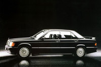 伊達軍曹のかつての愛車「メルセデス・ベンツ190E 2.3-16」。「清水さんのマセラティとゼロヨン対決しました。負けましたが……」
	 
	