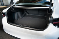 9.5インチのゴルフバッグが2つ積み込めるというトランクルーム。容量は374リッター。