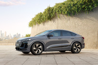 アウディの新型BEV「Q6スポーツバックe-tron」が上陸　導入記念の限定車も発売