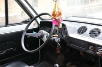 ダッシュボード。「シリーズ2」以降のモダンなメーターパネルにも注目。