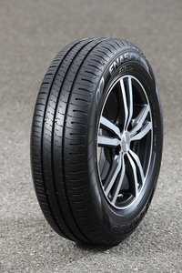 名前からも分かるとおり、「エナセーブEC204」は「エナセーブEC203」の後継商品。低燃費タイヤブランド「エナセーブ」のベーシックタイヤである。