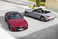 車名に「AMG」を冠するだけに、新型「SL」のパフォーマンスは圧倒的だ。トップモデルの「AMG SL63 S 4MATIC＋」では、0-100km/h加速3.6秒、最高速315km/hを実現している。