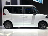 BYDオートジャパンが日本の軽乗用車市場への参入プランを発表したのは2025年4月のこと。もちろんそれ以前からプロジェクトは動いていたのだろうが、わずか半年後にはショーでの展示にこぎ着けてしまうのだからすごい開発スピードだ。