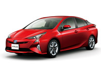 2015年発売の4代目（現行型）「プリウス」。燃費性能に特化した「E」グレードのJC08モード燃費は40.8km/リッターに達する（最新のWLTCモードでは32.1km/リッター）。