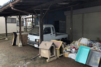 ジャンボは屋根付きガレージの下に、一見したところ割と平然とたたずんでいた。一方、安ド実家は床上浸水で大損害、畳や床は全滅状態。いわゆる「水害ニュース」そのままの光景だった。