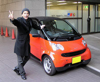 【スペック】
	全長×全幅×全高＝2540×1470×1550mm／ホイールベース＝ 1810mm／車重＝750kg／駆動方式＝RR／598cc直3SOHC6バルブターボ・インタークーラー付き（55ps／5250rpm、 8.2kgm／2000rpm〜4500rpm）／車両本体価格＝133.0万円