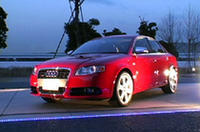 
	ニューA4は、デザインはもちろん、「A6」「A8」譲りの足まわりやダイナミクスと、快適性を兼ね備えるという。写真は「S4」。
	 