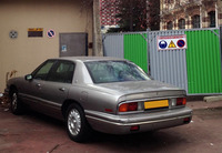 パリ・セーヌ左岸の某所に長年たたずんでいる「ビュイック・パークアベニュー」。今みると、リアエンドのデザイン処理が今ひとつ魅力に欠けるが、ボクが東京で乗っていたのと、同じモデルだけに懐かしい。