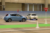 日産が自動運転システムの試作車を公開【CEATEC 2013】の画像