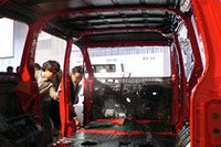 三菱の新型ミニバン「デリカD：5」デビューの画像