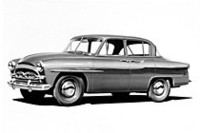 1955年に誕生した初代「トヨペット・クラウン（RS）」。徳大寺さんが日本車を評価するにあたって、原点となったモデルである。