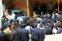 
	東京は表参道のカフェで開かれた発表会には、大勢の報道陣がつめかけた
	 