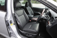 Gタイプ Fパッケージに標準のプレミアム本革は、上質な国産牛を素材としている。
