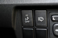 また、車両接近通報装置が全車標準装備となった。初期設定はオン。スイッチでカットオフが可能。