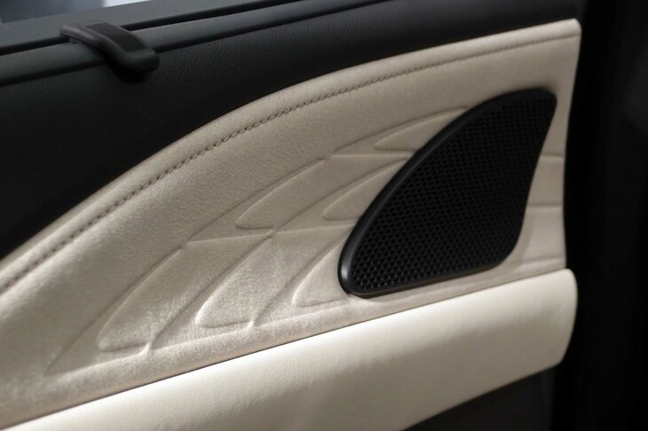 レクサスRX450h＋“バージョンL”（リアドアのインナーパネル）