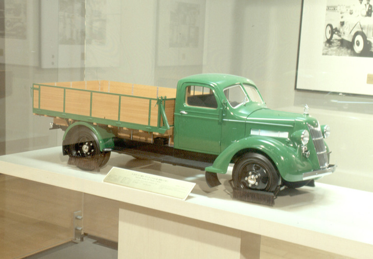 豊田自動織機製作所にとって初の量産車となった「トヨダG1型トラック」。379台が生産された。（写真：トヨタ博物館）