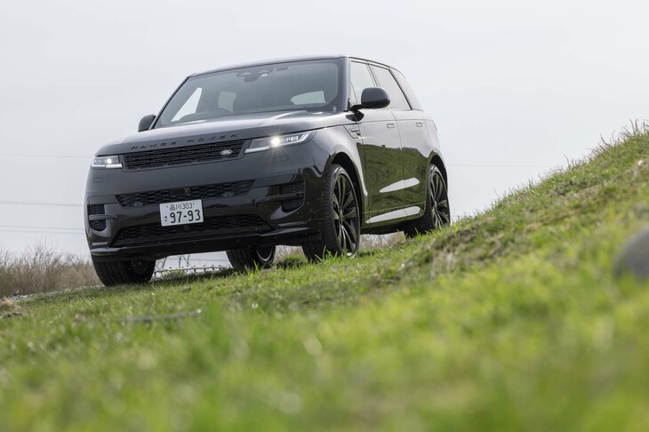 今回の試乗車は「レンジローバー スポーツ」の「ローンチエディションP400」。新型の導入を記念した特別仕様車だが、すでに完売御礼とのこと。