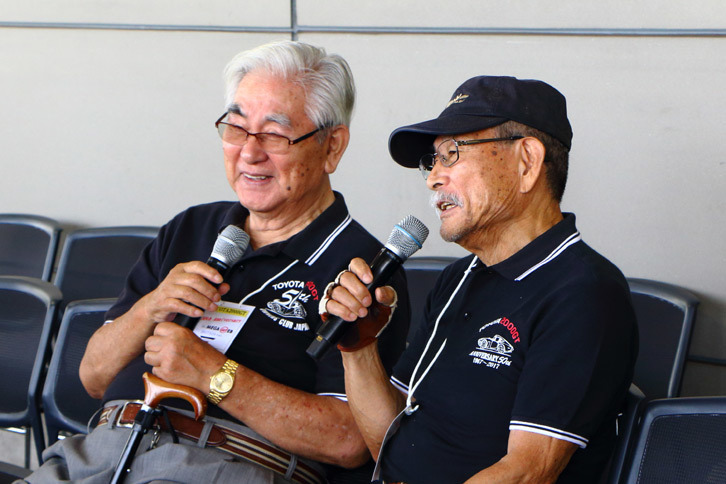 ゲストとしてイベントに参加した細谷四方洋さん（左）と津々見友彦さん（右）。ともに、1966年10月に谷田部の高速自動車試験場で行われたスピードトライアルに参加したメンバーである。