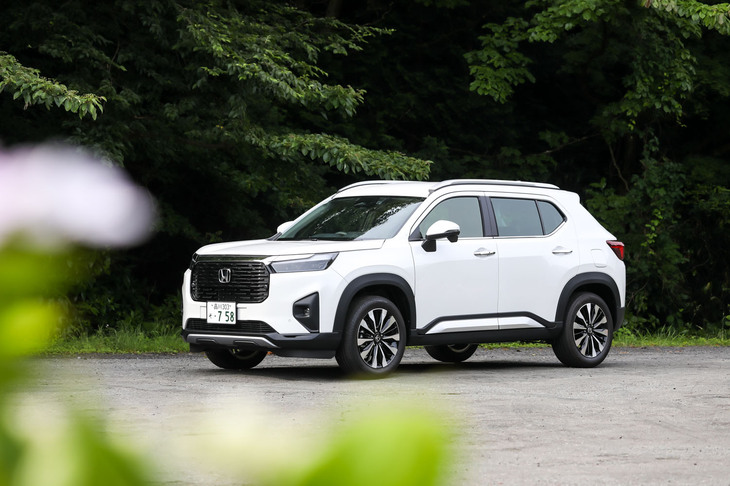 【ホンダWR-V Z＋のスペック】
	ボディーサイズ：全長×全幅×全高＝4325×1790×1650mm／ホイールベース：2650mm／車重：1230kg／駆動方式：FF／エンジン：1.5リッター直4 DOHC 16バルブ／トランスミッション：CVT／最高出力：118PS（87kW）/6600rpm／最大トルク：142N・m（14.5kgf・m）/4300rpm／タイヤ：（前）215/55R17 94V／（後）215/55R17 94V（ブリヂストン・トランザT005A）／燃費：16.2km/リッター（WLTCモード）／価格：248万9300円
	
	【取材時の燃費データ】
	テスト距離：221.4km（市街地1：高速道路7：山岳路2）／使用燃料：17.2リッター（レギュラーガソリン）／参考燃費：12.9km/リッター（満タン法）／13.1km/リッター（車載燃費計計測値）