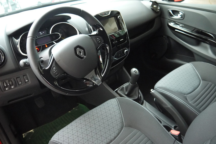 「ルノー・クリオ エステート」のインテリア。