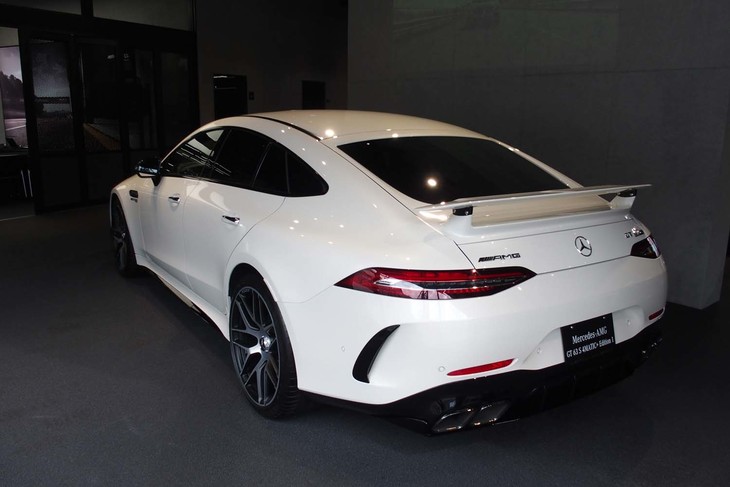 さまざまな専用装備を採用した導入記念モデル「AMG GT63 S 4MATIC＋エディション1」は、乗車定員が4人。通常モデルは5人が定員となる。