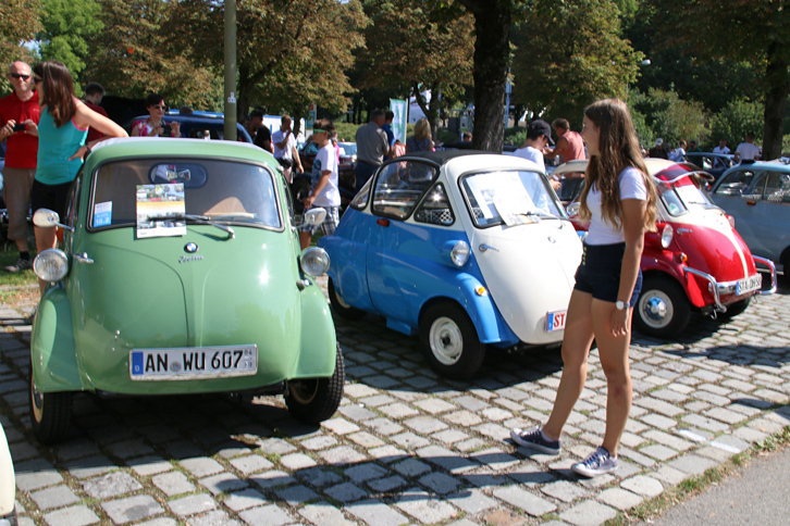 「BMWイセッタ」は女性や子どもの人気者。2016年9月、ミュンヘンで開催された「BMWフェスティバル」にて。