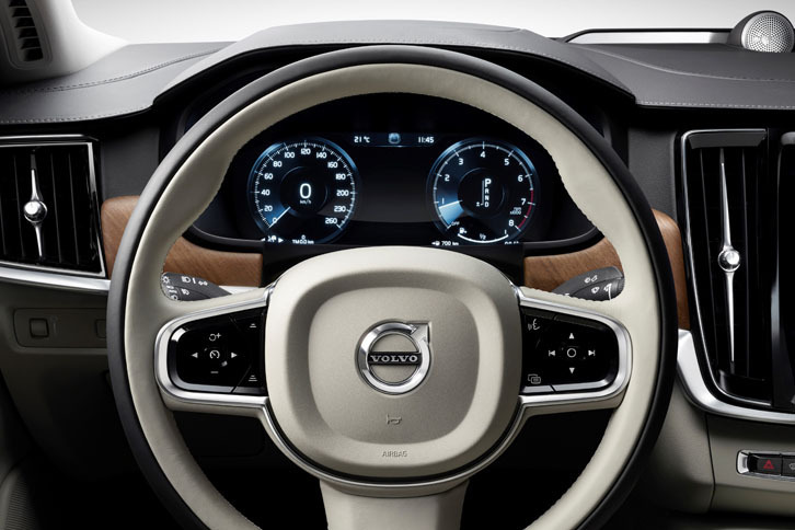 メーターは2眼式。左がスピードメーターで、右がタコメーター。