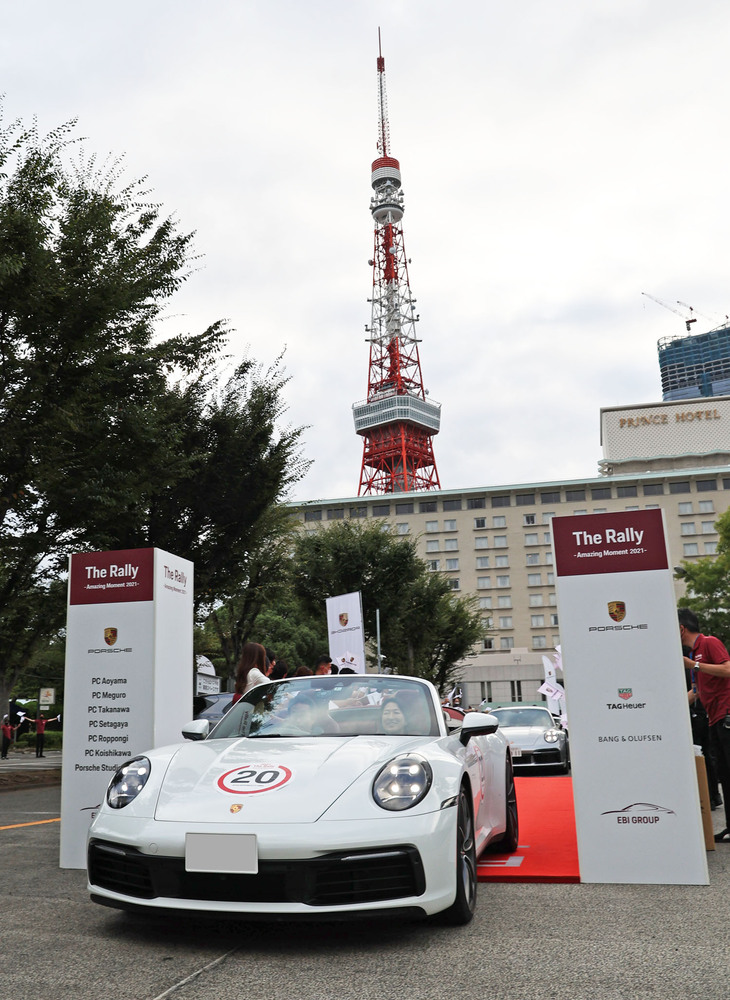 フィニッシュラインを越えた2020年「911カレラ カブリオレ」。