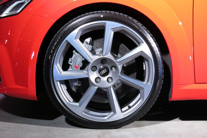 アウディTT RSクーペ（ホイールとタイヤ）