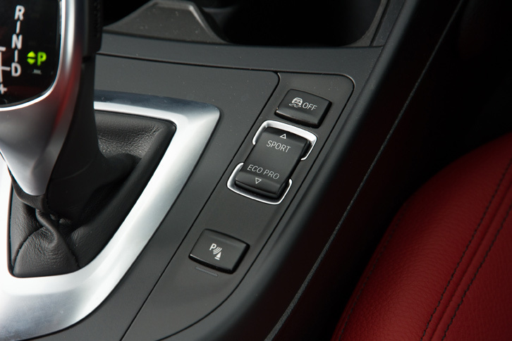 ドライビング・パフォーマンス・コントロールのスイッチ。走行モードには「ECO PRO」「COMFORT」「SPORT」「SPORT＋」の4種類が用意される。