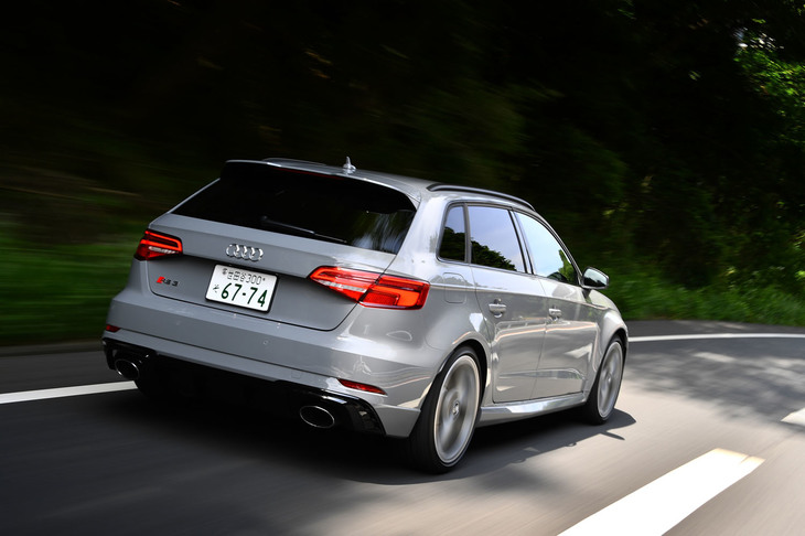 試乗車は、オプションの「アウディマグネティックライド」を装着していた。走行環境にあわせてサスペンションのセッティングを任意に変更できる。