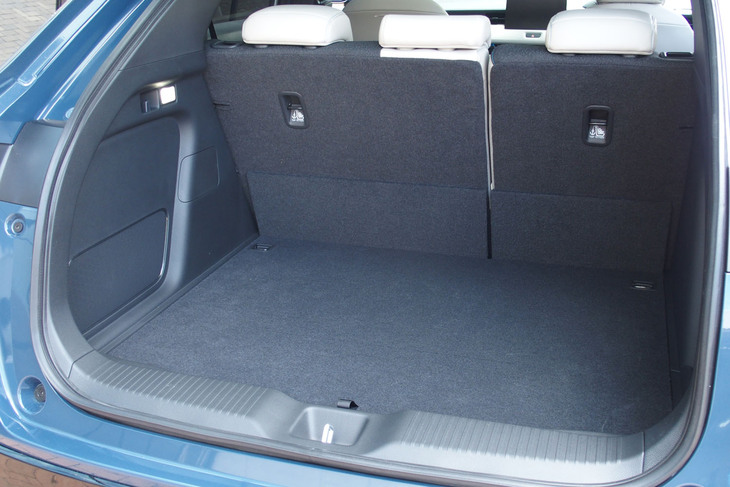 ホンダ・ヴェゼルe：HEV Z PLaYパッケージ（ラゲッジスペース）